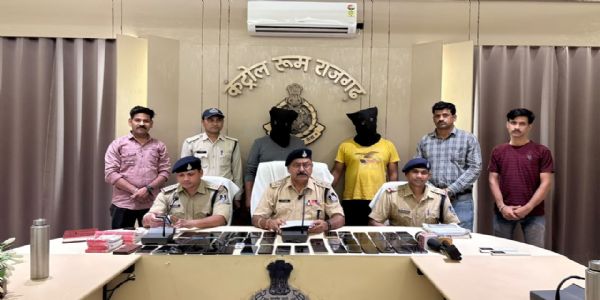 राजगढ़ः चोरी के मोबाइलों का अंतरजिला रैकेट पकड़ा,तीन आरोपितों के कब्जे से 45 फोन जब्त