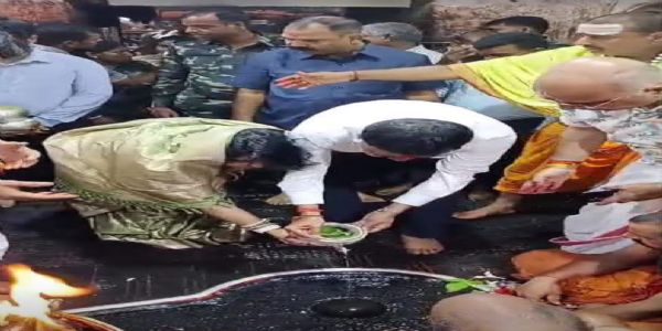 मंत्री ने बाबा नगरी में बाबा बैद्यनाथ का किया दर्शन-पूजन