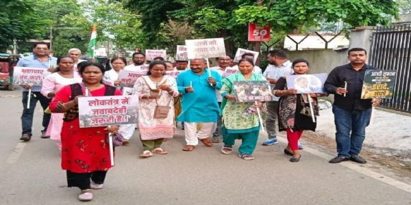 नीट-सीबीएसई परीक्षा विवाद पर कांग्रेस ने किया मौन सत्याग्रह