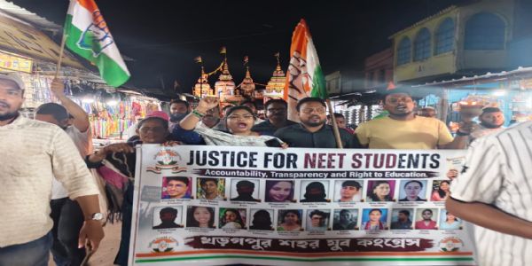 नीट प्रश्नपत्र प्रकरण में कांग्रेस ने खड़गपुर में निकाली मशाल रैली, श्रद्धांजलि अर्पित