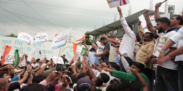 पेपर लीक मामले पर कांग्रेस का प्रदर्शन, गणेश गोदियाल समेत कई हिरासत में