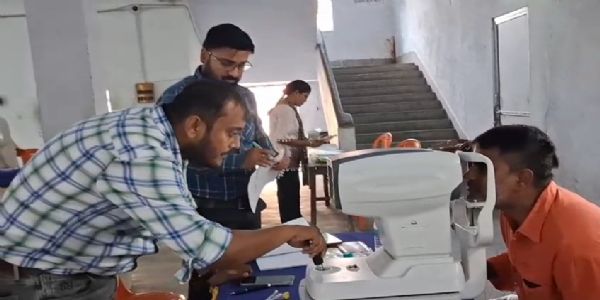 रिषड़ा में स्वास्थ्य जांच शिविर, 135 लोगों की हुई जांच
