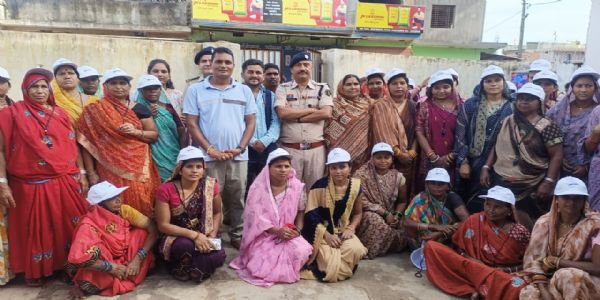 जांजगीर-चांपा : ग्राम गोधना में 56 सदस्यीय महिला कमांडो टीम का गठन, अपराध और नशे के खिलाफ संभालेंगी मोर्चा