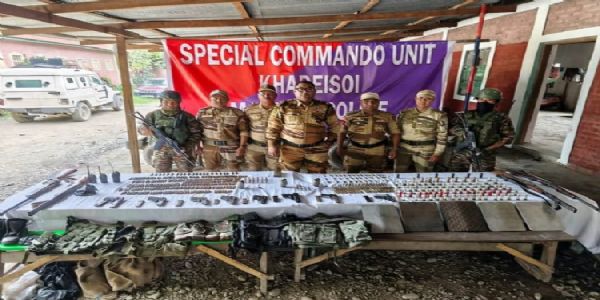 मणिपुर में भारी मात्रा में हैंड ग्रेनेड, डेटोनेटर और हथियार बरामद