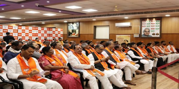 संगठन की रीति-नीति के अनुरूप कार्य करते हुए जनता की अपेक्षाओं पर खरा उतरें जनप्रतिनिधिः नितिन नवीन
