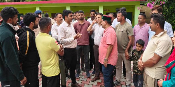 विधायक केवल सिंह पठानिया ने आपदा प्रभावित क्षेत्र बोह में राहत व पुनर्वास कार्यों का लिया जायजा