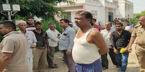 औरैया : तेज रफ्तार बाइक की टक्कर से मोपेड सवार अधेड़ की मौत, चालक गंभीर