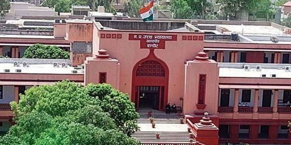 सड़क सुरक्षा मामले में हाईकोर्ट का अहम आदेश, जनहित याचिका दायर करने की दी स्वतंत्रता