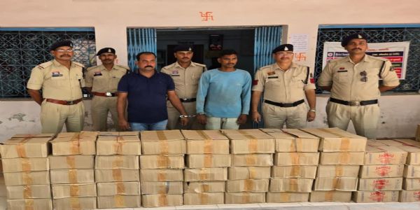53 पेटी शराब के साथ धौराभाठा के दो ग्रामीण गिरफ्तार