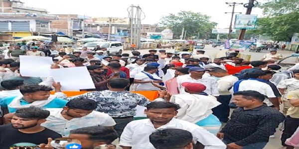 केंद्रीय शिक्षा मंत्री के इस्तीफे की मांग को लेकर नवादा में आक्रोश पूर्ण प्रदर्शन, आंदोलन तेज करने की चेतावनी