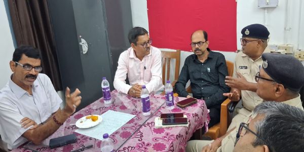 स्थायी लोक अदालत में ट्रैफिक नियमों को लेकर हुई बैठक