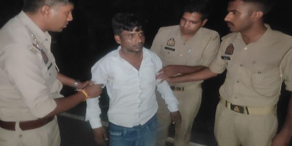 फिरोजाबाद : मुठभेड़ में बकरी चोरी गैंग के दो शातिर आरोपित गिरफ्तार, एक को लगी गोली