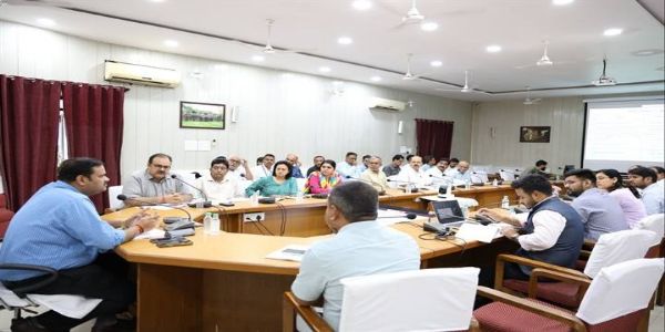 बीडीए विकास कार्यों, संपत्ति विक्रय और लंबित परियोजनाओं के कार्य में लाए तेजी : संभागायुक्त