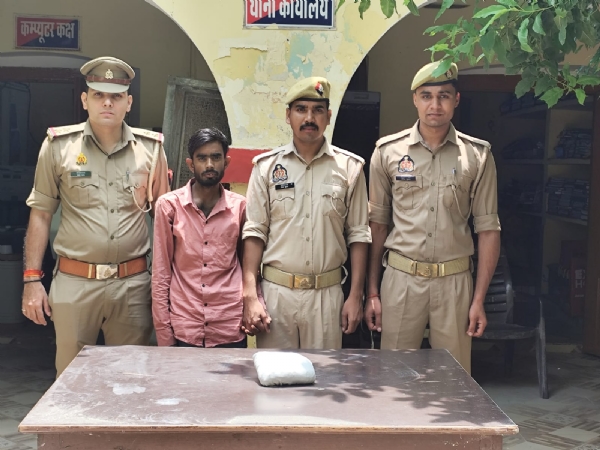 पुलिस की गिरफ्त में मादक पदार्थ तस्कर पुलिस की गिरफ्त में मादक पदार्थ तस्कर