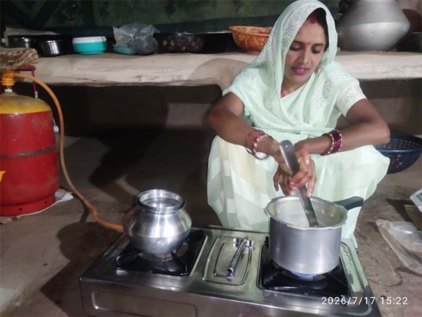 जगेश्वरी यादव काे मिला प्रधानमंत्री उज्ज्वला योजना के तहत गैस कनेक्शन जगेश्वरी यादव काे मिला प्रधानमंत्री उज्ज्वला योजना के तहत गैस कनेक्शन