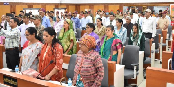 शहीदों के परिजनों, वीर नारियों व पूर्व सैनिकों को किया सम्मानित