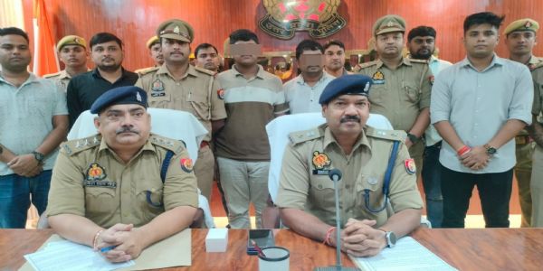 कुशीनगर में गिरवी के गहने लेकर फरार पिता-पुत्र गिरफ्तार, 35 लाख के जेवर बरामद