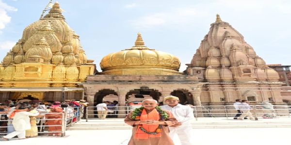 राज्य सूचना आयुक्त डॉ. दिलीप अग्निहोत्री ने काशी विश्वनाथ धाम में किया दर्शन-पूजन