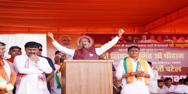 दतिया में केन्द्रीय मंत्री शिवराज का चुनावी हुंकार, कांग्रेस पर साधा निशाना, भाजपा के लिए मांगा जनादेश