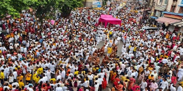 इंदौर में जैन संत सुधासागर महाराज का मंगलप्रवेश, जुलूस में उमड़े हजारों समाजजन