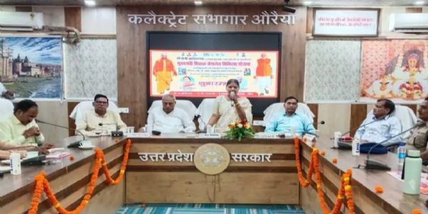 मुख्यमंत्री शिक्षक कैशलेस चिकित्सा योजना का शुभारंभ, शिक्षकों को मिले कैशलेस कार्ड