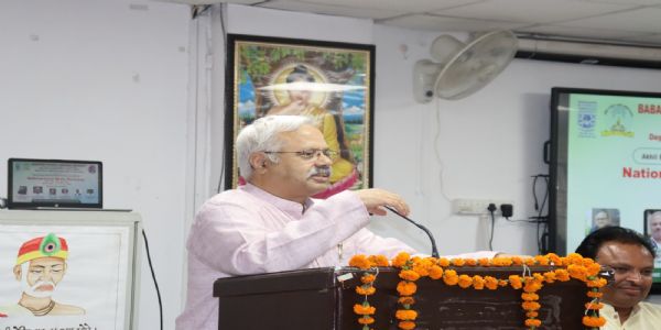 प्रचार-प्रसार के युग में समाज तक प्रामाणिक जानकारी पहुंचाना अत्यंत आवश्यक : सुनील अम्बेकर