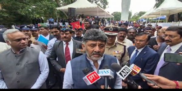 कर्नाटक के सांसदों की सोमवार को दिल्ली में बैठक, सूखा राहत पर होगी चर्चा : डीके शिवकुमार