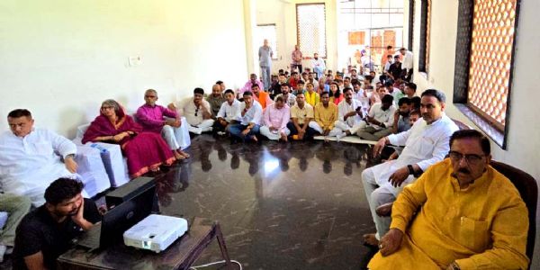 वित्त आयोग के अध्यक्ष डॉ. चतुर्वेदी धौलपुर पंहुचे,सुनी मन की बात