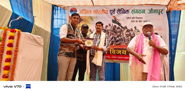 कारगिल के अमर शहीदों को पूर्व सैनिकों ने दी श्रद्धांजलि, वीर परिवारों का हुआ सम्मान