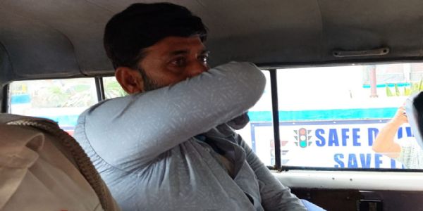 डेढ़ महीने से फरार तृणमूल नेता गिरफ्तार, सरकारी राहत में गड़बड़ी और रंगदारी के आरोप