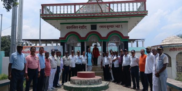 भूतपूर्व सैनिक परिषद ने मनाया 27 वां कारगिल विजय दिवस, शहीद रमन कुमार झा को दी श्रद्धांजलि