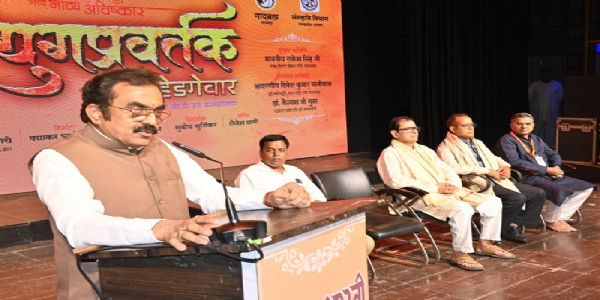 जबलपुर में युगप्रवर्तक डॉ. हेडगेवार महानाट्य के मंचन कार्यक्रम को संबोधित करते हुए मंत्री राकेश सिंह जबलपुर में युगप्रवर्तक डॉ. हेडगेवार महानाट्य के मंचन कार्यक्रम को संबोधित करते हुए मंत्री राकेश सिंह