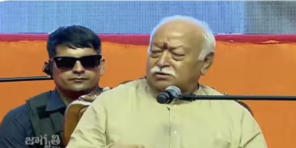 हैदराबाद में विश्व मंगल सभा को संबोधित करते संघ प्रमुख हैदराबाद में विश्व मंगल सभा को संबोधित करते संघ प्रमुख