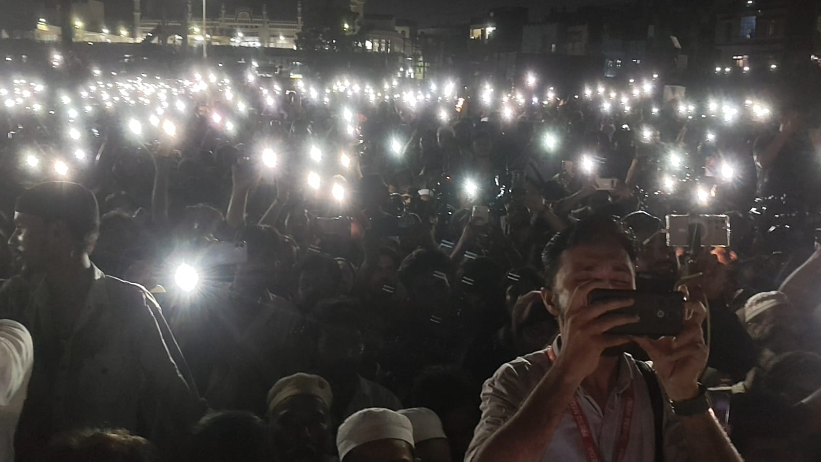मुरादाबाद के जामा मस्जिद पार्क में एआईएमआईएम प्रमुख सांसद बैरिस्टर असदुद्दीन ओवैसी की जनसभा में उमडे लाेग मुरादाबाद के जामा मस्जिद पार्क में एआईएमआईएम प्रमुख सांसद बैरिस्टर असदुद्दीन ओवैसी की जनसभा में उमडे लाेग