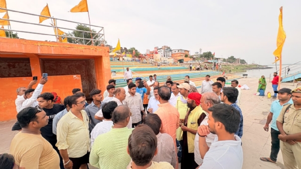कांवड़ यात्रा मार्ग का निरीक्षण करते हुए महापौर गणेश केसरवानी एवं अन्य अधिकारियों का छाया चित्र