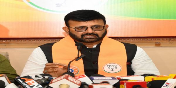 ट्रेजरी घोटाले में वरिष्ठ अधिकारियों को बचा रही है सरकार : प्रतुल शाहदेव