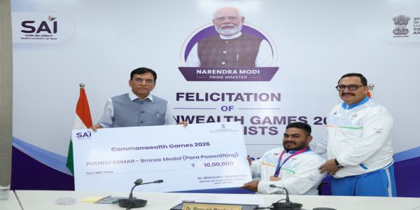 खेल मंत्री मांडविया ने पदक विजेता झंडू कुमार को किया सम्मानित, 10 लाख रुपये की पुरस्कार राशि सौंपी