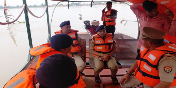 डीआईजी ने पांचाल घाट पर सावन मेले का लिया जायजा