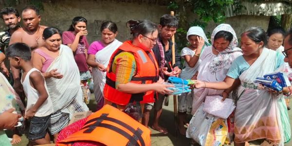 असम बाढ़ः वन विभाग ने शिवसागर में पांच हजार प्रभावितों तक पहुंचाई मदद