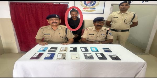 अनूपपुर: रेलवे स्टेशन पर 14 चोरी के मोबाइल बरामद, युवक गिरफ्तार
