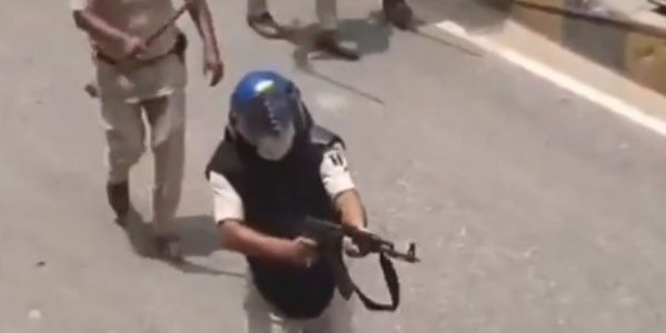 विपक्ष ने बिहार में छात्रों पर बर्बरता के लिए गृहमंत्री से की जवाबदेही की मांग