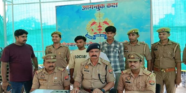 पुलिस ने दो शातिर चोरों को किया गिरफ्तार