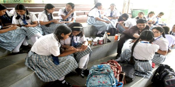 भोपालः बाघ सप्ताह के अंतर्गत राष्ट्रीय उद्यान वन विहार में पॉम पेंटिग प्रतियोगिता का आयोजन