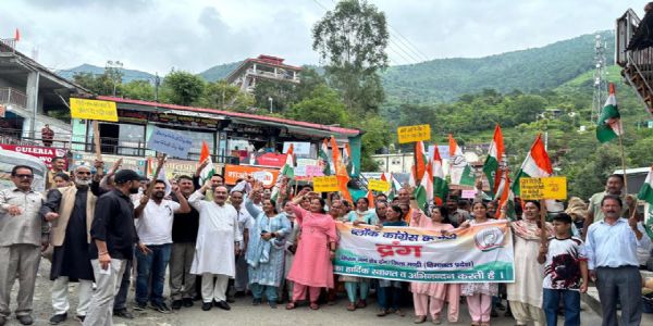 राम मंदिर चंदा प्रकरण को लेकर केंद्र सरकार के खिलाफ कांग्रेस का विरोध प्रदर्शन
