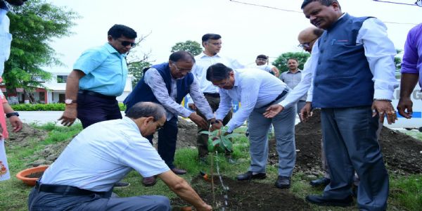 औषधीय जड़ी-बूटियों पर आधारित पुस्तक का विमोचन