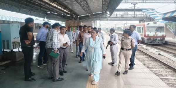 अमृत भारत स्टेशन योजना के तहत रामपुर व शाहजहांपुर स्टेशन पर उच्च गुणवत्ता के साथ पूर्ण करें कार्य : डीआरएम