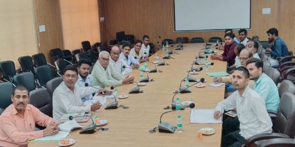 जिलाधिकारी ने बीज वितरण प्रक्रिया की रैंडम जांच के लिए संयुक्त जांच टीम की गठित