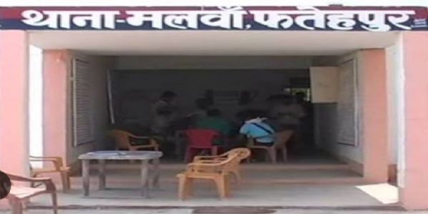 बेकाबू मोटरसाइकिल डिवाइडर से टकराई, चौकीदार की मौत