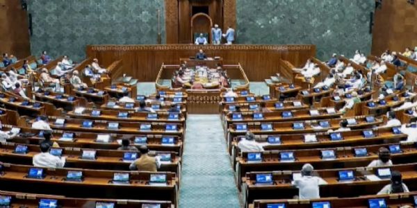 देश की नजरें टिकीं संसद पर, आज लोकसभा में प्रश्नपत्र लीक निरोधक विधेयक पर शुरू हो सकती है चर्चा