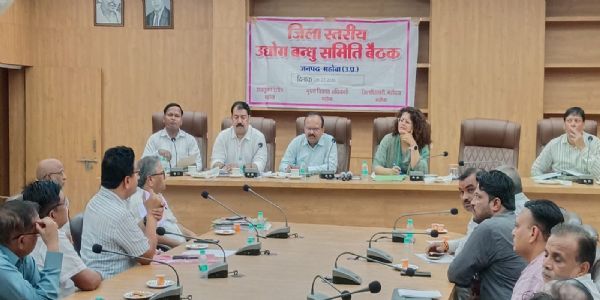 उद्यमियों ने बैठक उठाई बिजली, सड़क की समस्या, जिलाधिकारी ने कार्रवाई के दिए निर्देश